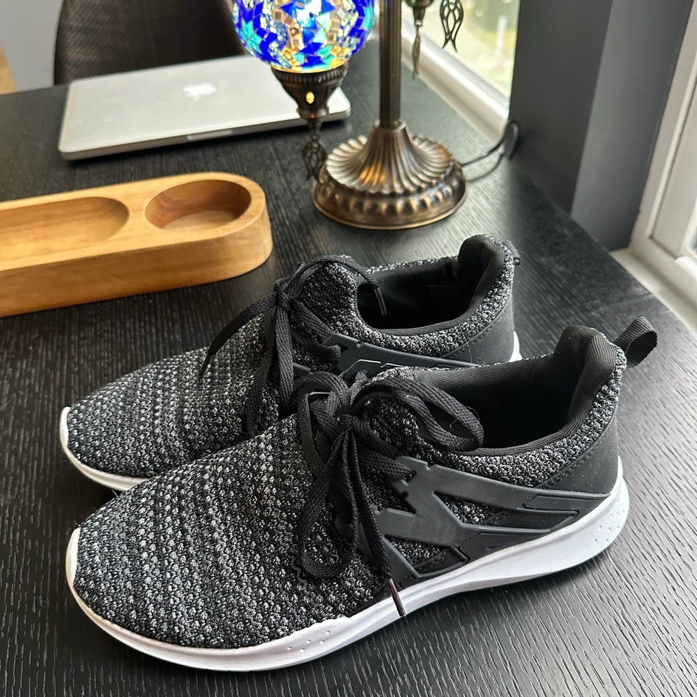 Fabletics Sneakers Size 9, like new